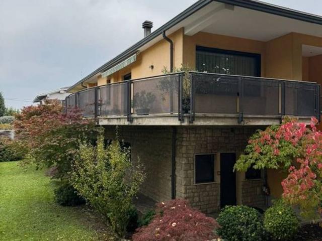 Villa Indipendente in vendita a Treviglio, Lombardia