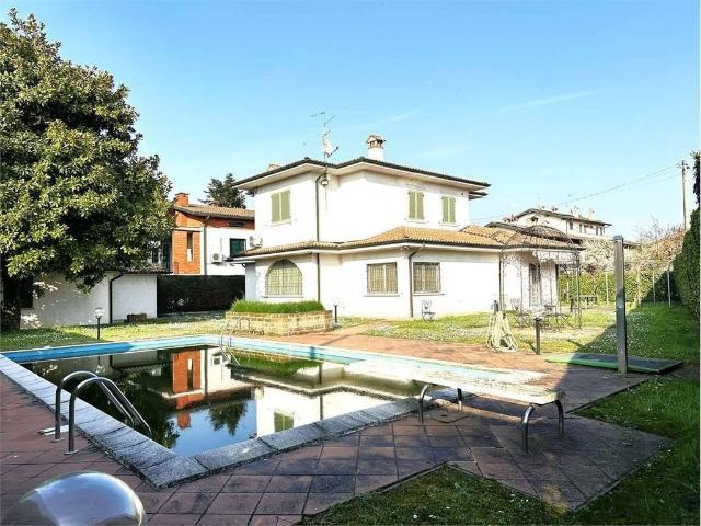 Villa Indipendente in vendita a Treviglio, Lombardia