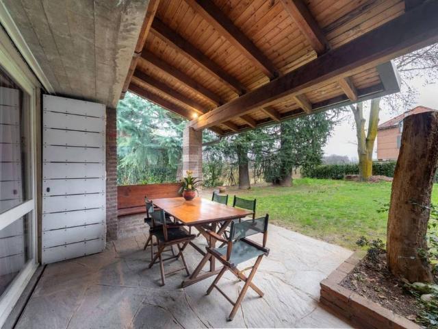 Villa Indipendente in vendita a Usmate Velate, Usmate