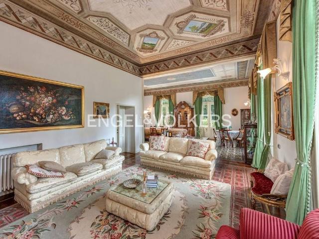Villa Indipendente in vendita a Valbrona, Lombardia
