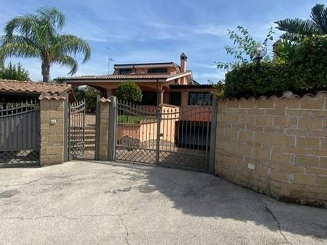Villa Indipendente in vendita a Colli di Enea, Roma Capitale