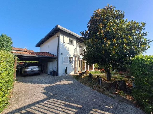 Villa Indipendente in vendita a Cascina Bazzana, Assago