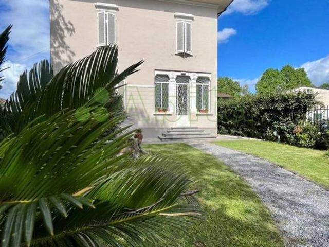 Villa Indipendente in vendita a Bagni Di Lucca Ponte, Toscana