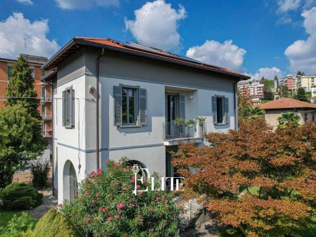 Villa Indipendente in vendita a Biumo Superiore, Varese
