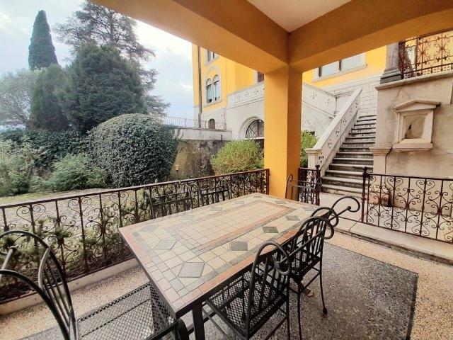 Villa Indipendente in vendita a Sirmione, Lombardia