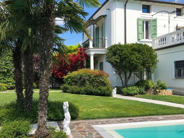 Villa Indipendente in vendita a Monfarè, Valeggio Sul Mincio