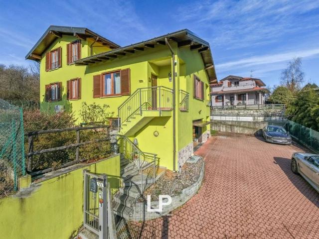 Villa Indipendente in vendita a Unione dei comuni del Medio Verbano, Leggiuno