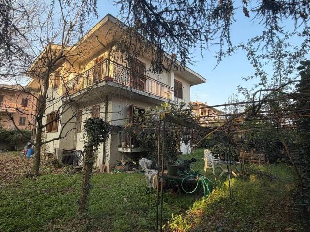 Villa Indipendente in vendita a Nova Milanese, Lombardia