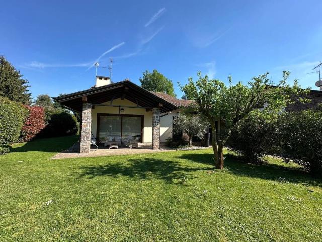 Villa Indipendente in vendita a Malnate, Lombardia