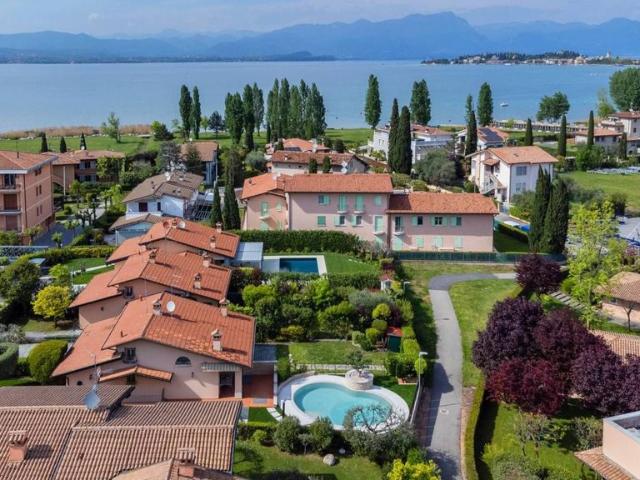 Villa Indipendente in vendita a Lugana, Sirmione