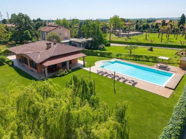 Villa Indipendente in vendita a Rimini, Reggio Emilia