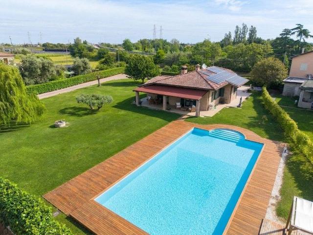 Villa Indipendente in vendita a Rimini, Reggio Emilia
