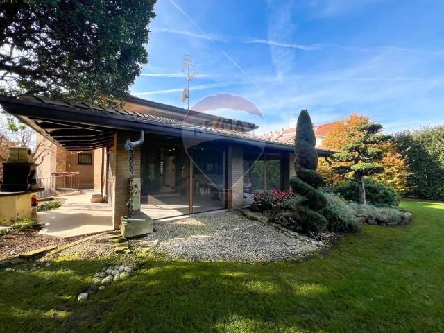 Villa Indipendente in vendita a Bernareggio, Lombardia