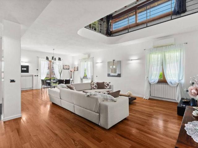 Villa Indipendente in vendita a Montorfano, Como