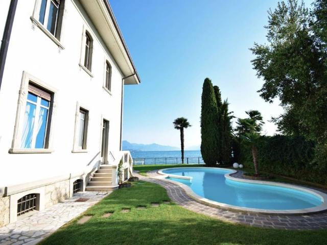 Villa Indipendente in vendita a Desenzano Del Garda, Lombardia