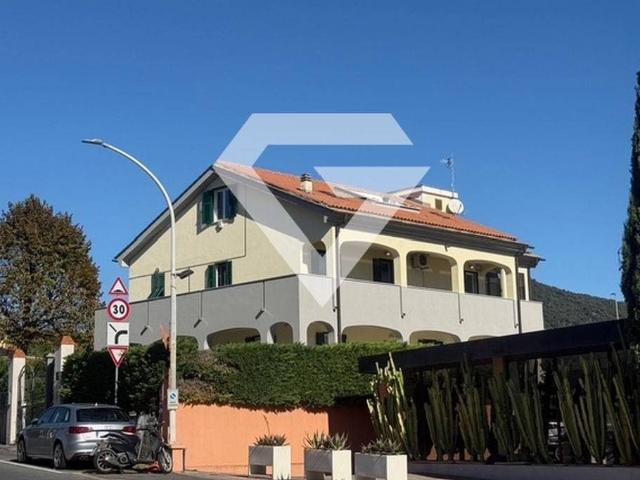 Villa Indipendente in vendita a Loano, Liguria