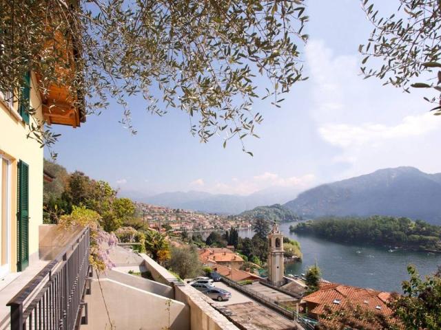 Villa Indipendente in vendita a Sala Comacina, Lombardia