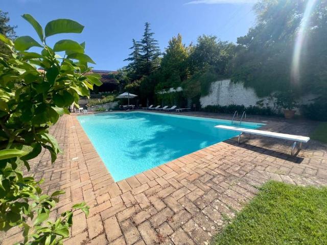 Villa Indipendente in vendita a Collepaganello, Marche