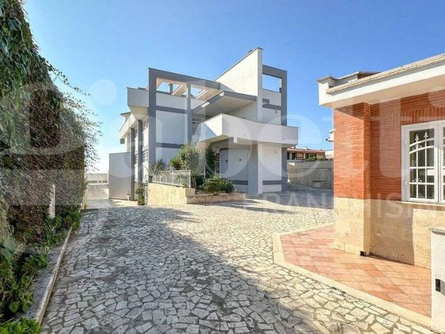 Villa Indipendente in vendita a Lido dei Coralli, Roma Capitale