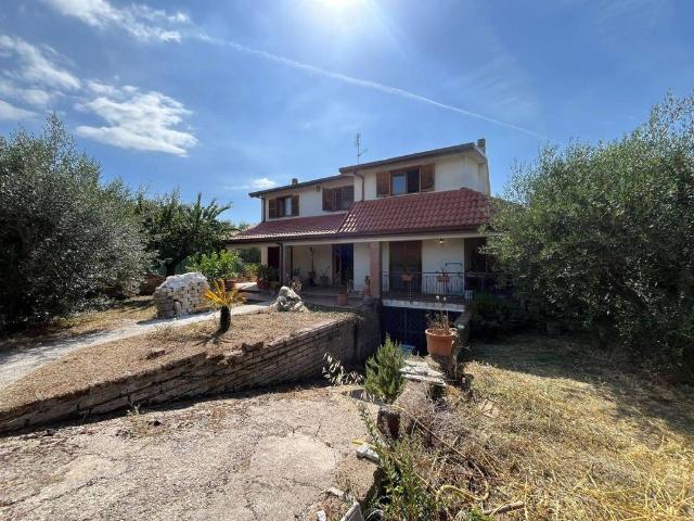 Villa Indipendente in vendita a Municipio Roma IX, Roma Capitale