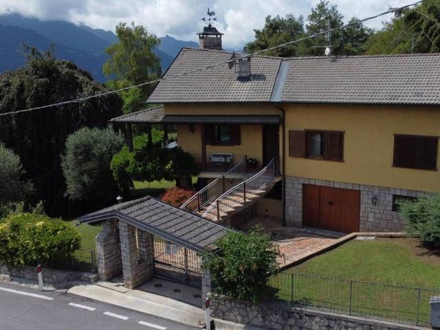 Villa Indipendente in vendita a Rovetta, Lombardia