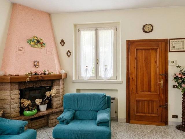 Villa Indipendente in vendita a Carobbio Degli Angeli, Lombardia