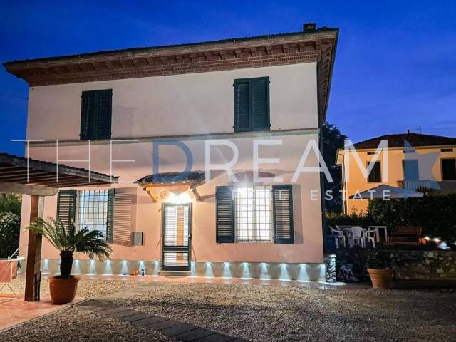 Villa Indipendente in vendita a Capannori, Toscana