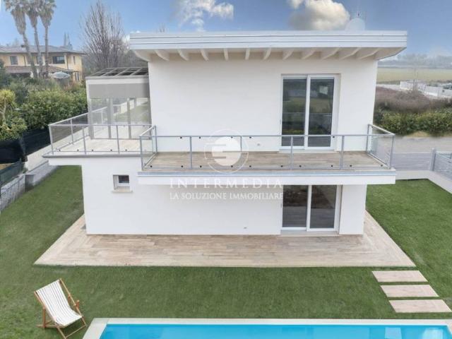 Villa Indipendente in vendita a Moniga Del Garda, Lombardia