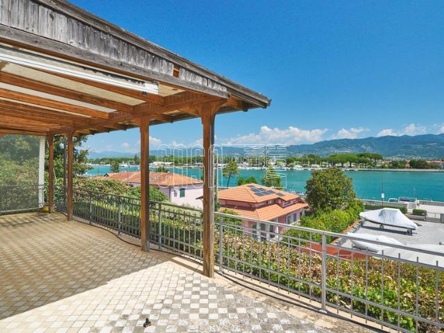 Villa Indipendente in vendita a Ameglia, Liguria