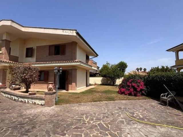 Villa Indipendente in vendita a Borgo Medievale, Roma Capitale
