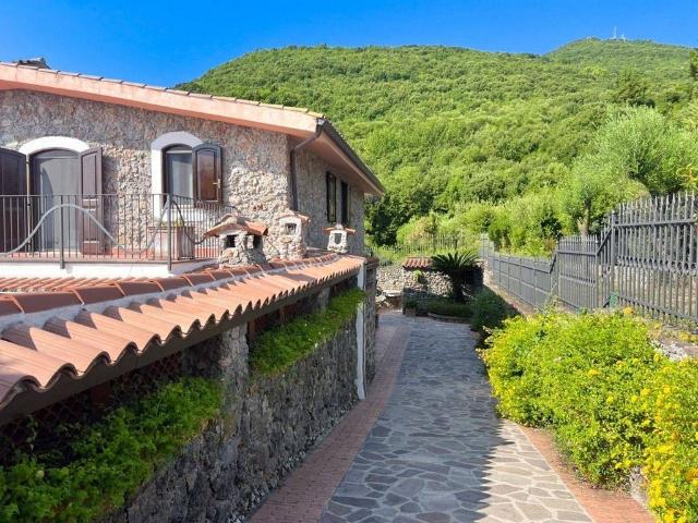 Villa Indipendente in vendita a San Giovanni A Piro, Campania