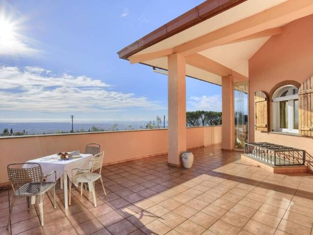 Villa Indipendente in vendita a Rosignano Marittimo, Toscana