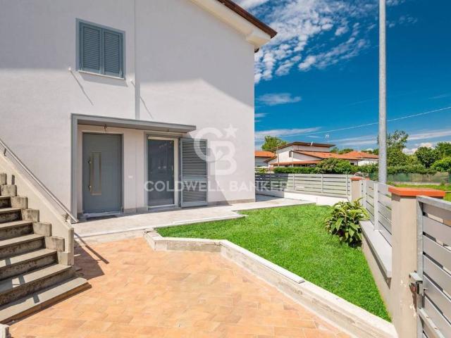 Appartamento in vendita a Marina di Massa, Marina Di Massa