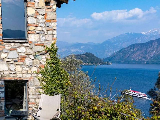 Villa Indipendente in vendita a Sala Comacina, Lombardia