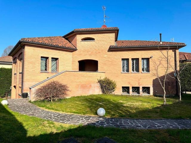 Villa Indipendente in vendita a Bernareggio, Lombardia