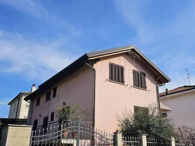 Villa Indipendente in vendita a Seggiano, Pioltello