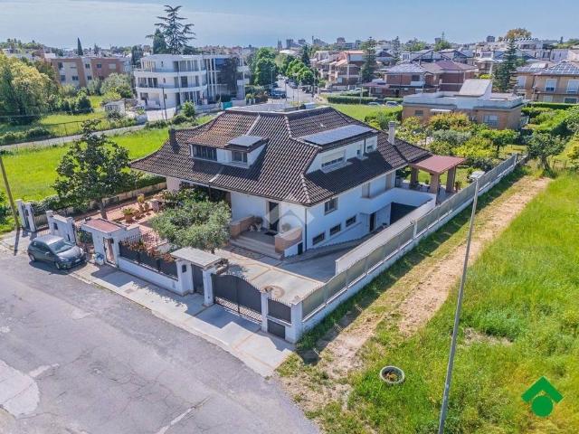 Villa Indipendente in vendita a Persicara, Latina