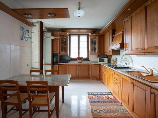 Villa Indipendente in vendita a Usmate Velate, Usmate