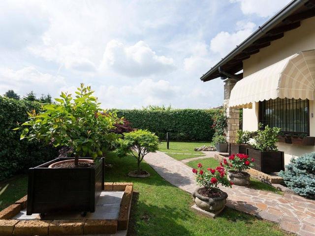 Villa Indipendente in vendita a Usmate Velate, Usmate