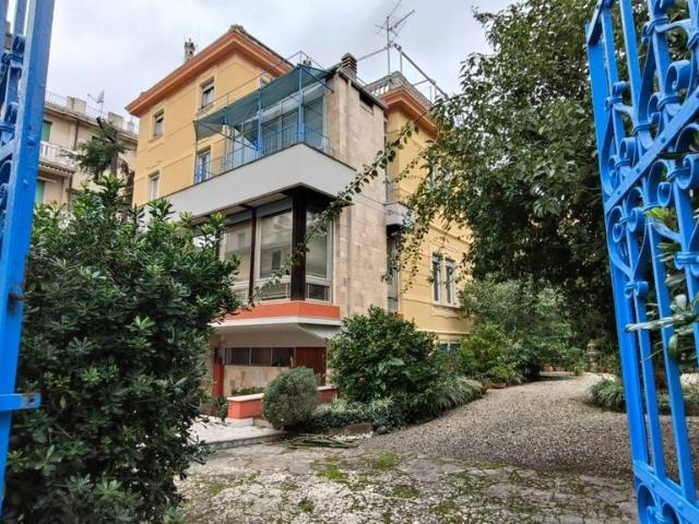 Villa Indipendente in vendita a Ponente, Serra Riccò