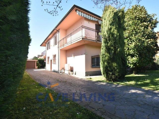 Villa Indipendente in vendita a Unione dei Comuni I Fontanili, Rosate