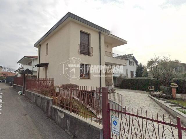 Villa Indipendente in vendita a Copreno, Lentate Sul Seveso