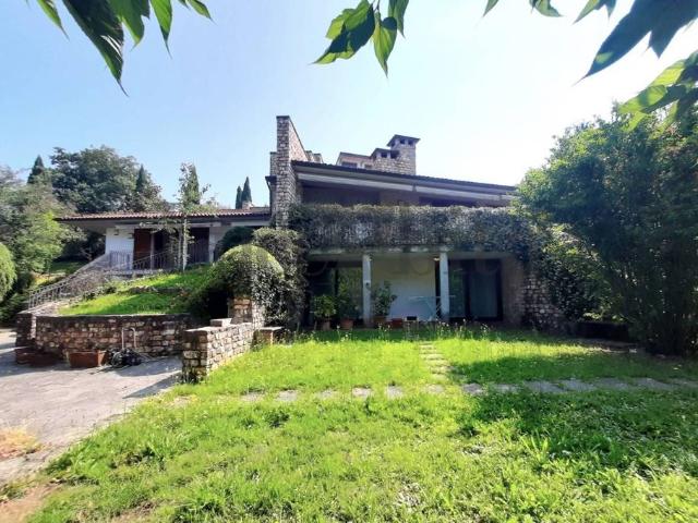 Villa Indipendente in vendita a Bagni Di Lucca Ponte, Toscana