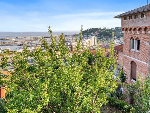 Villa Indipendente in vendita a Castagnabuona, Varazze