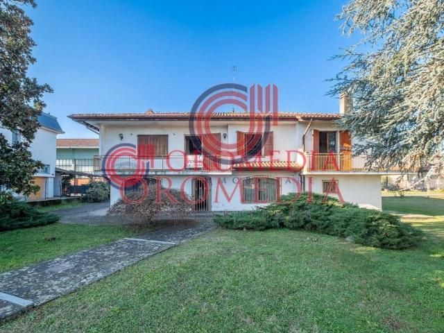 Villa Indipendente in vendita a Calcinate, Lombardia