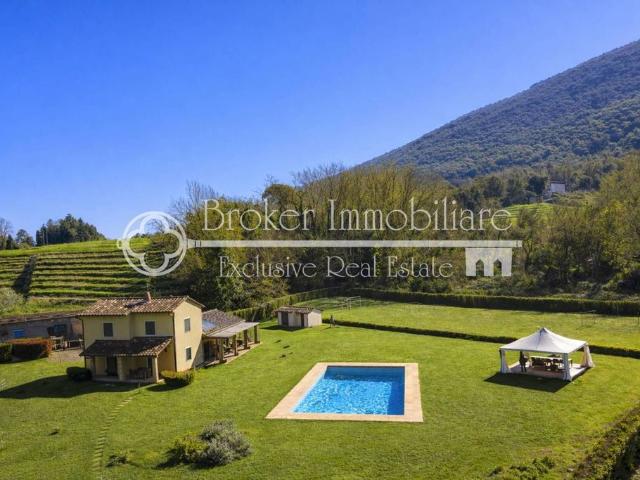 Villa Indipendente in vendita a Bagni Di Lucca Ponte, Toscana