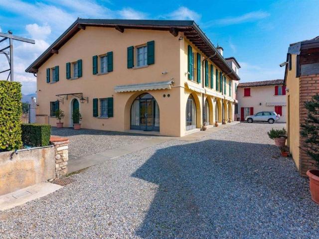 Villa Indipendente in vendita a Passirano, Lombardia