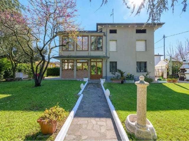 Villa Indipendente in vendita a Pianura Reggiana, Re