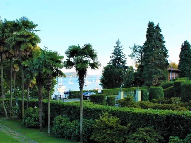 Villa Indipendente in vendita a Meina, Novara