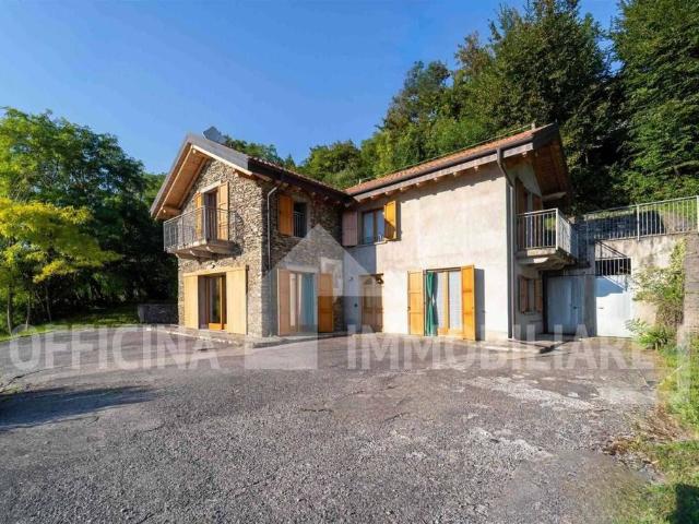 Villa Indipendente in vendita a Unione dei comuni della Valvarrone, Dervio